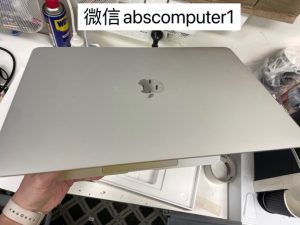 2017 MacBook Pro 13in two thunderbolt (i5 2.3g/8gram/128g) screen bottom can’t display properly